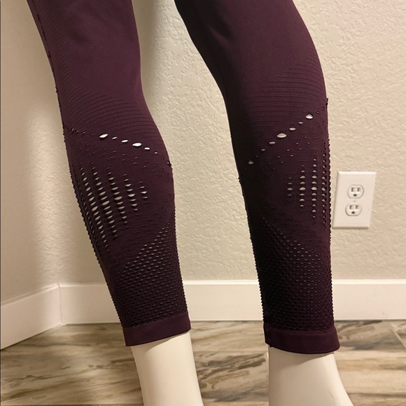 Athleta Halasana Seamless 7/8 Tight Leggings - Picture 11 of 12